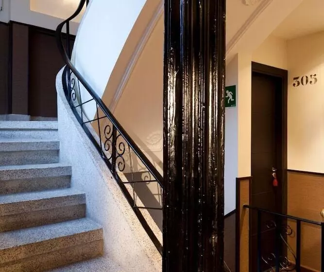 Thc Tirso Molina Hostel