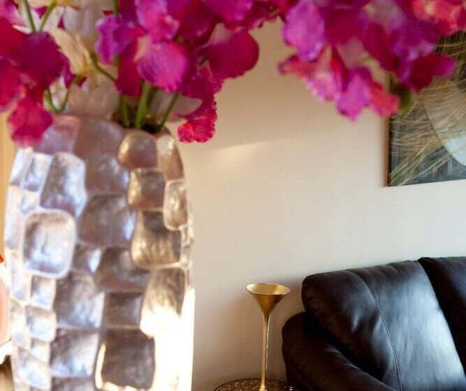 Thc Tirso Molina Hostel