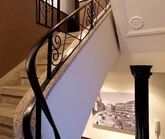 Thc Tirso Molina Hostel