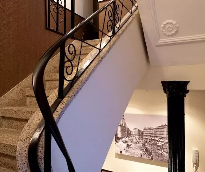 Thc Tirso Molina Hostel