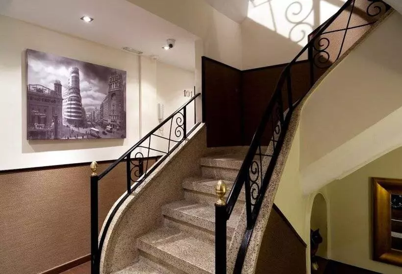 Thc Tirso Molina Hostel