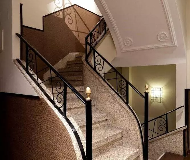 Thc Tirso Molina Hostel