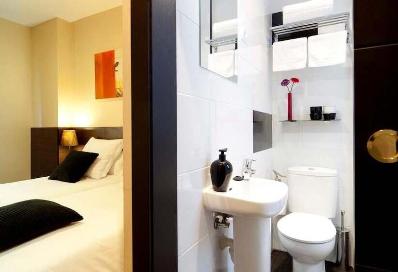 Thc Tirso Molina Hostel