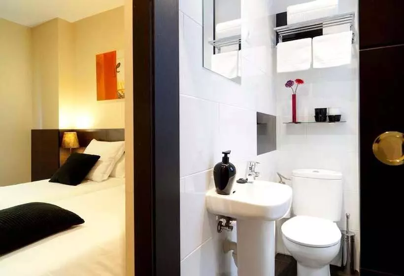 Thc Tirso Molina Hostel