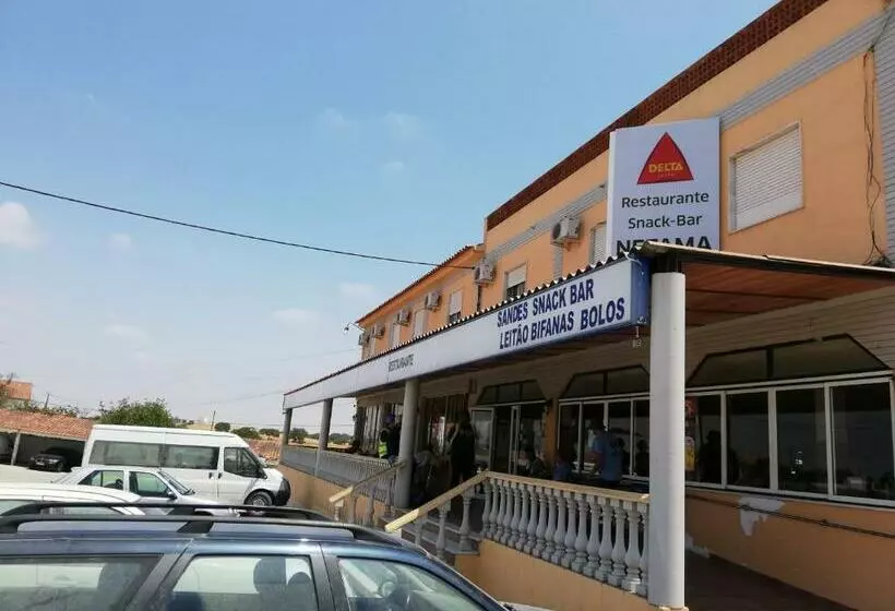 ペンション Nefama Pensao