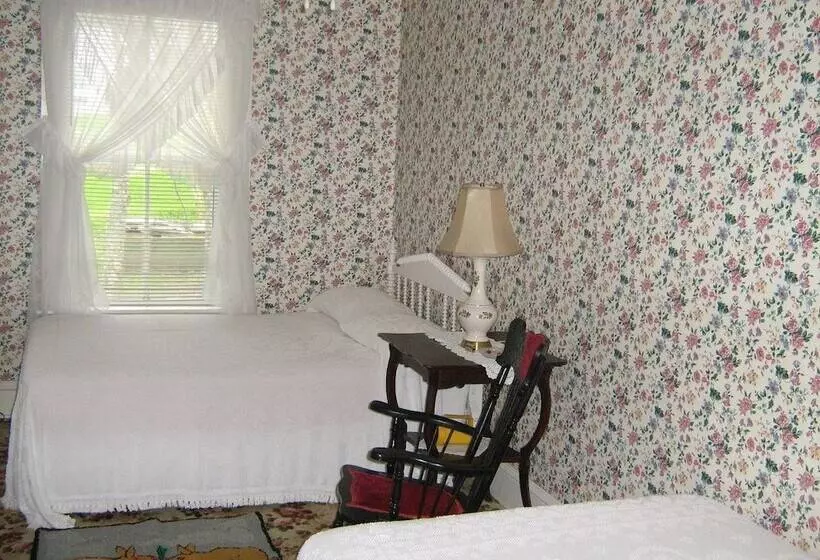 Retkeilymaja The Olde Village Inn