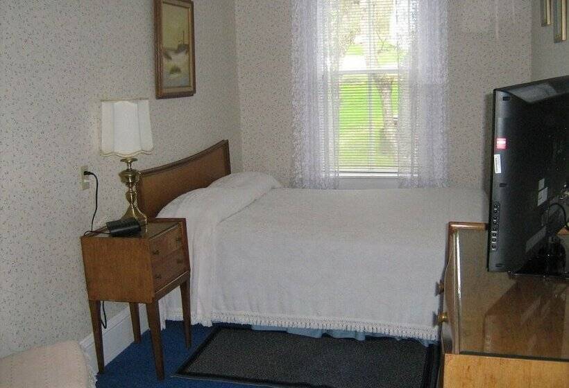 הוסטל The Olde Village Inn