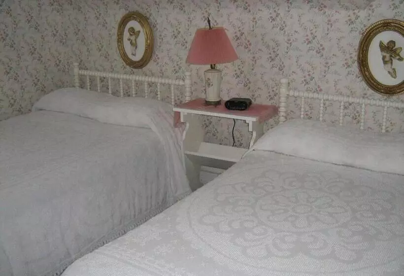 Retkeilymaja The Olde Village Inn