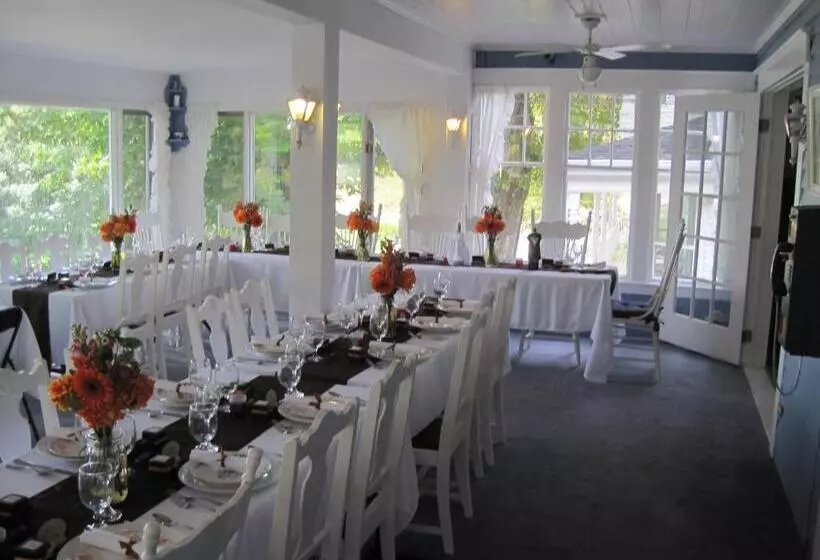 Retkeilymaja The Olde Village Inn