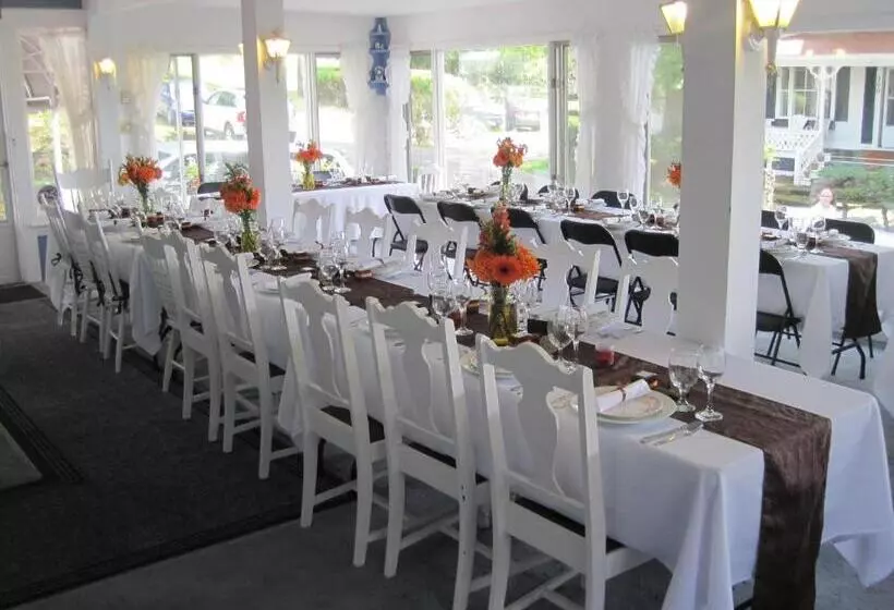 Retkeilymaja The Olde Village Inn