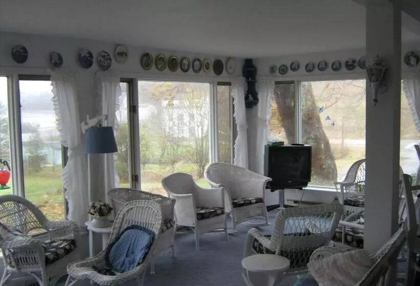 Retkeilymaja The Olde Village Inn