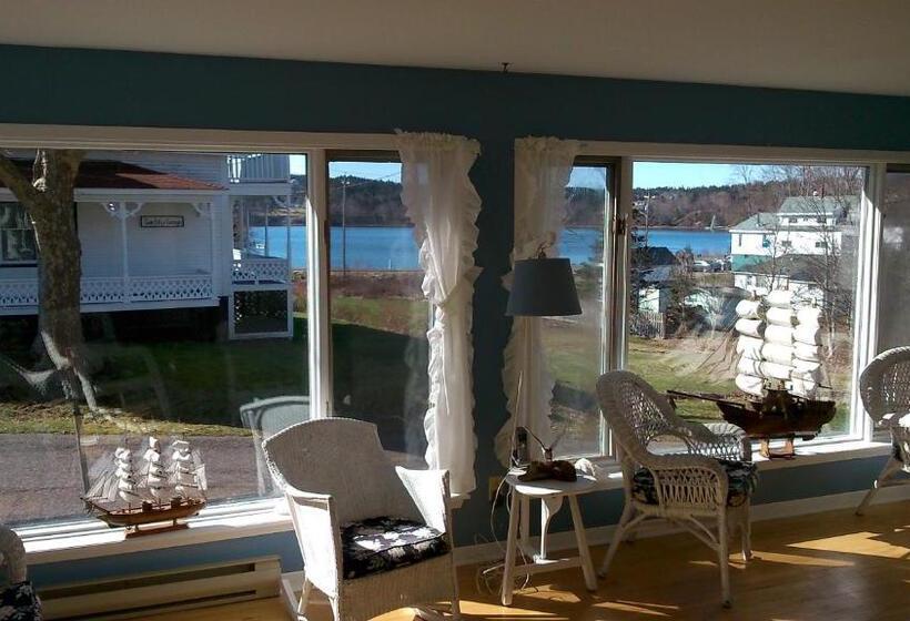 הוסטל The Olde Village Inn