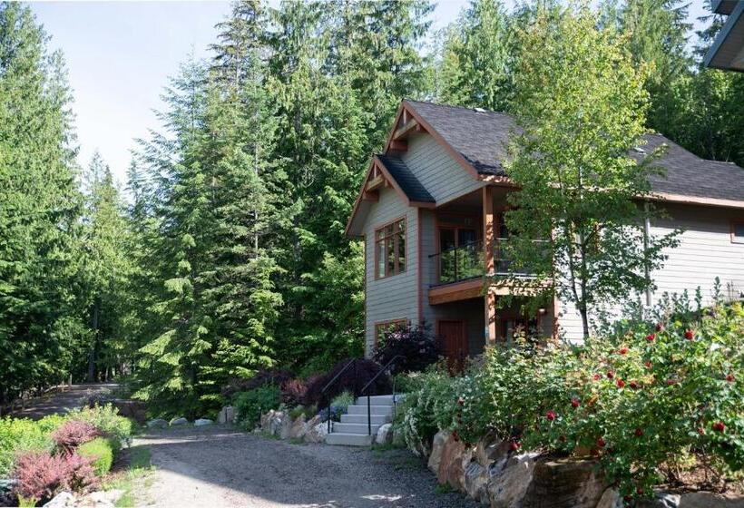 Halcyon Hot Springs Resort