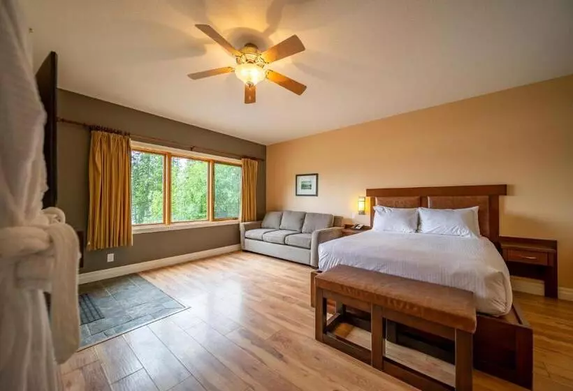 Halcyon Hot Springs Resort