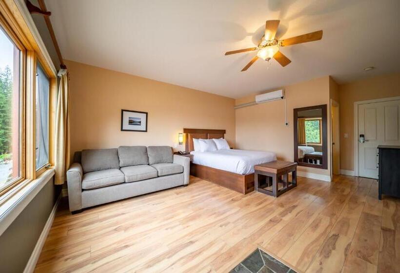 Halcyon Hot Springs Resort