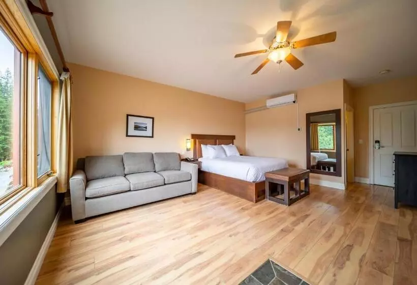 Halcyon Hot Springs Resort