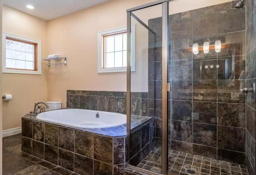 Halcyon Hot Springs Resort