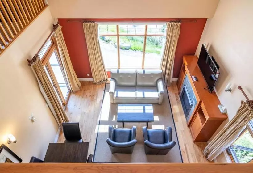 Halcyon Hot Springs Resort