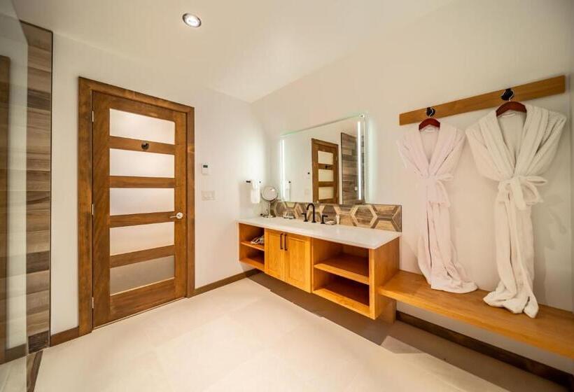 Halcyon Hot Springs Resort