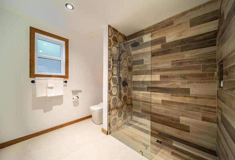 Halcyon Hot Springs Resort