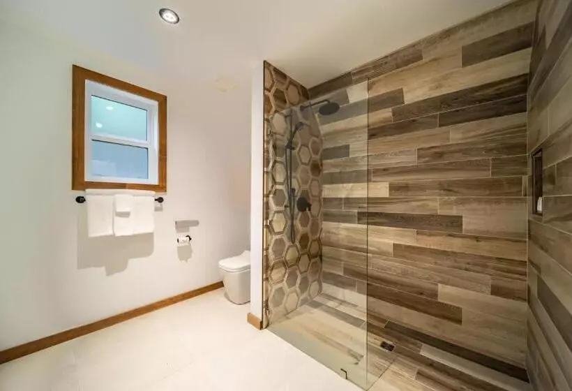 Halcyon Hot Springs Resort