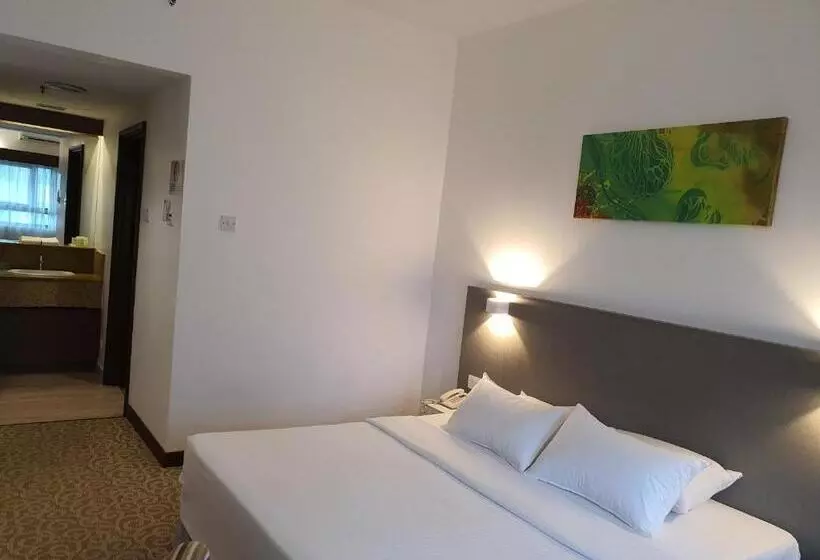 ホテル Crown Regency Serviced Suites