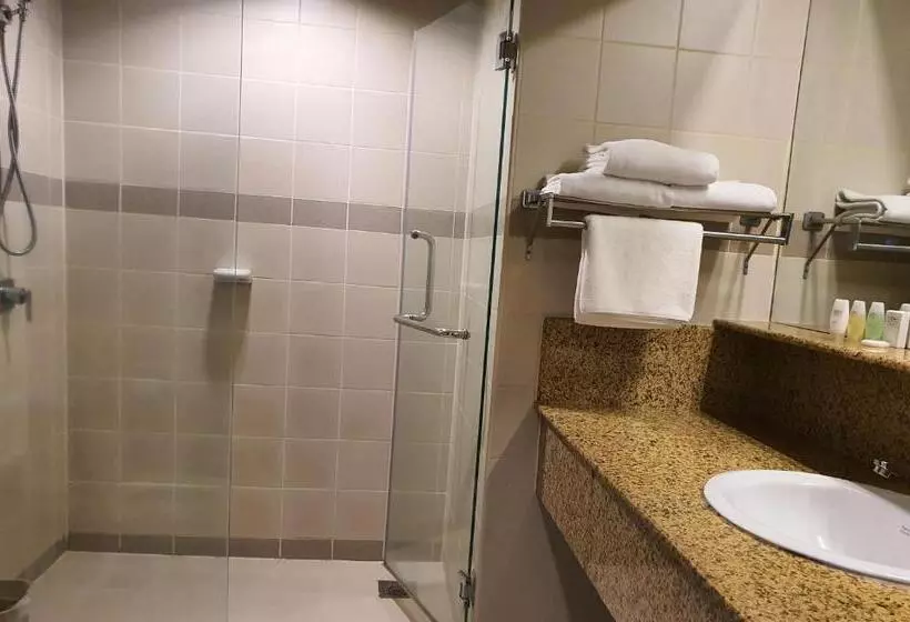 ホテル Crown Regency Serviced Suites