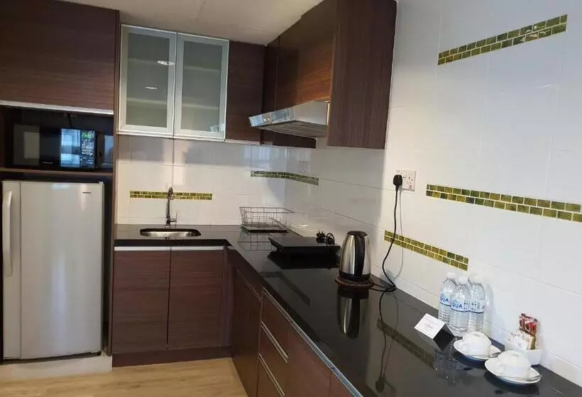 ホテル Crown Regency Serviced Suites