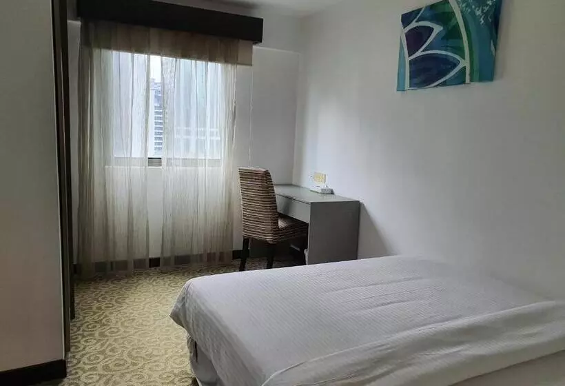 ホテル Crown Regency Serviced Suites