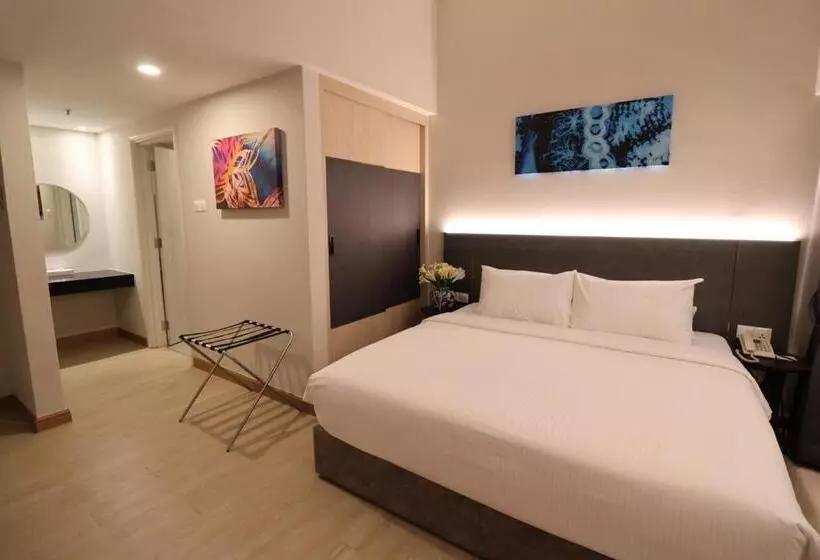 ホテル Crown Regency Serviced Suites