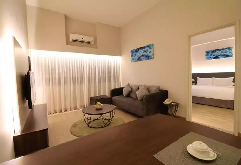 ホテル Crown Regency Serviced Suites