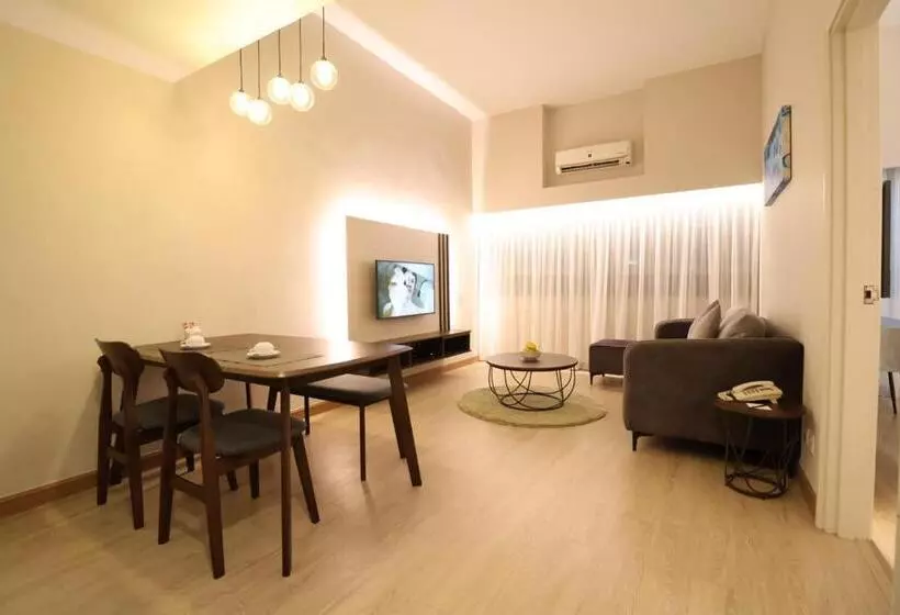 ホテル Crown Regency Serviced Suites