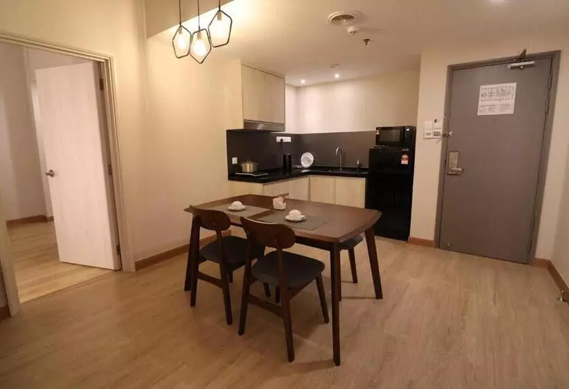 ホテル Crown Regency Serviced Suites