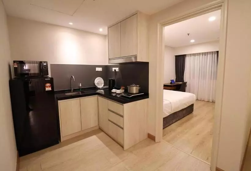 ホテル Crown Regency Serviced Suites