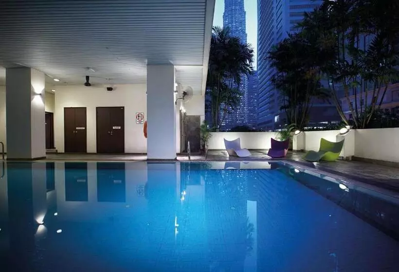 ホテル Crown Regency Serviced Suites