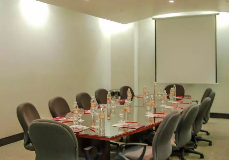 בית מלון כפרי Crowne Plaza Leon, An Ihg