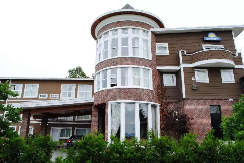 호텔 Days Inn By Wyndham Surrey