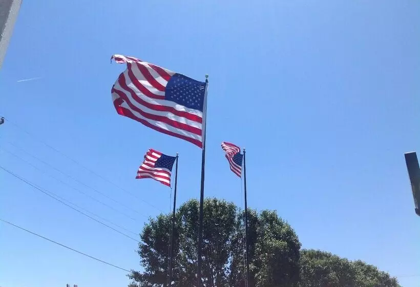 Отель Hallmarc Inn & Suites Of West Memphis