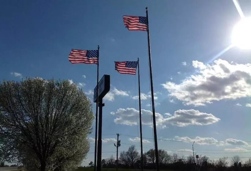 Отель Hallmarc Inn & Suites Of West Memphis