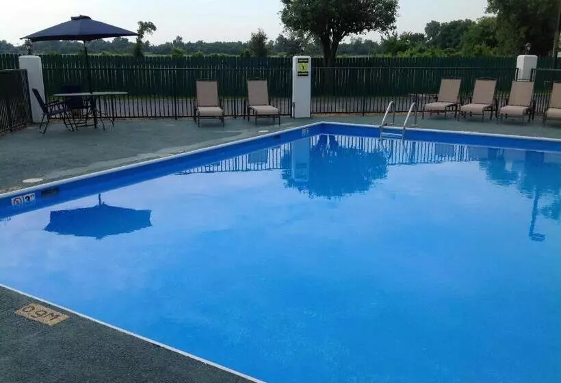 Отель Hallmarc Inn & Suites Of West Memphis