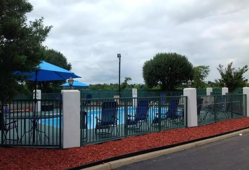 Отель Hallmarc Inn & Suites Of West Memphis