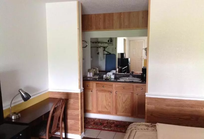 Отель Hallmarc Inn & Suites Of West Memphis