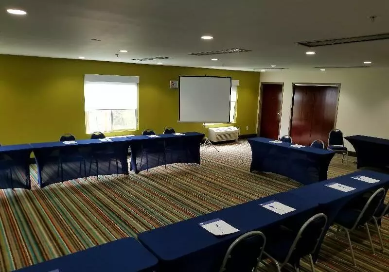 Holiday Inn Express Hotel & Suites Mebane, An Ihg