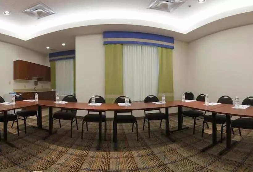 Holiday Inn Express Hotel & Suites Edmonton South, An Ihg