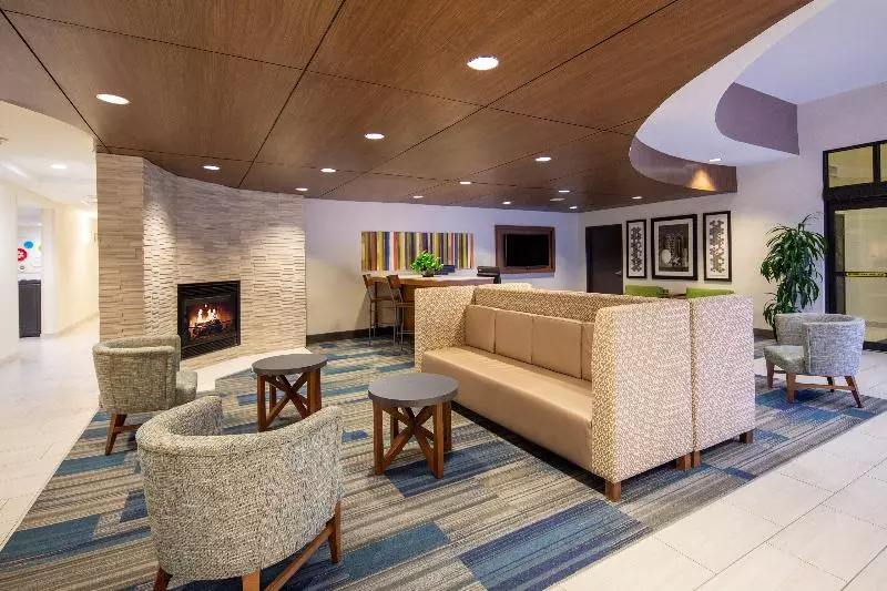 בית מלון כפרי Holiday Inn Express Surprise, An Ihg