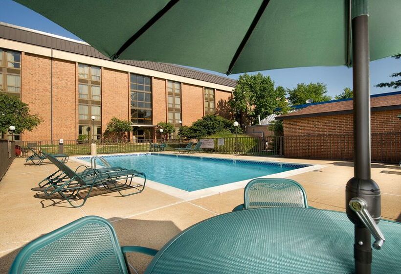 هتل Pear Tree Inn St Louis Airport