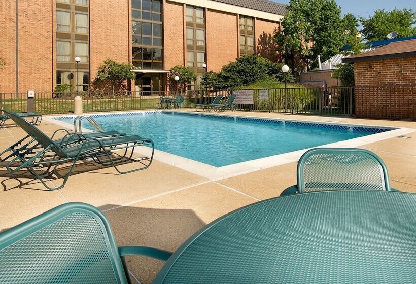 هتل Pear Tree Inn St Louis Airport