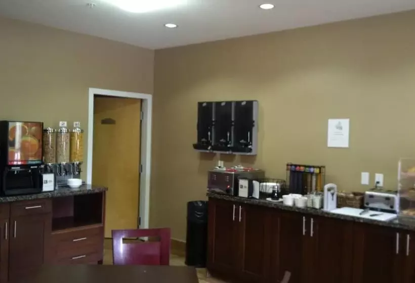 בית מלון כפרי Sigma Inn & Suites Hudson's Hope