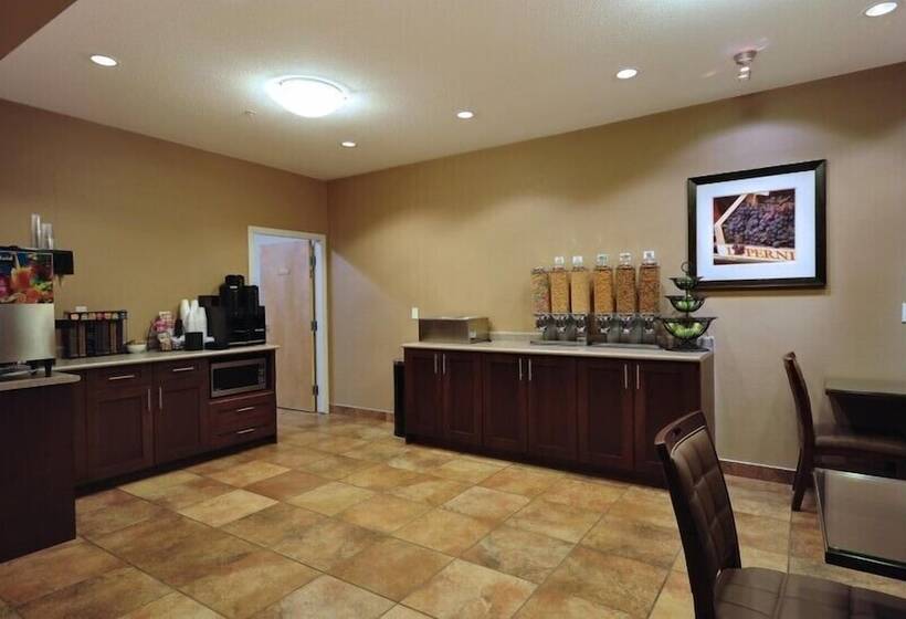 Отель Sigma Inn & Suites Hudson's Hope