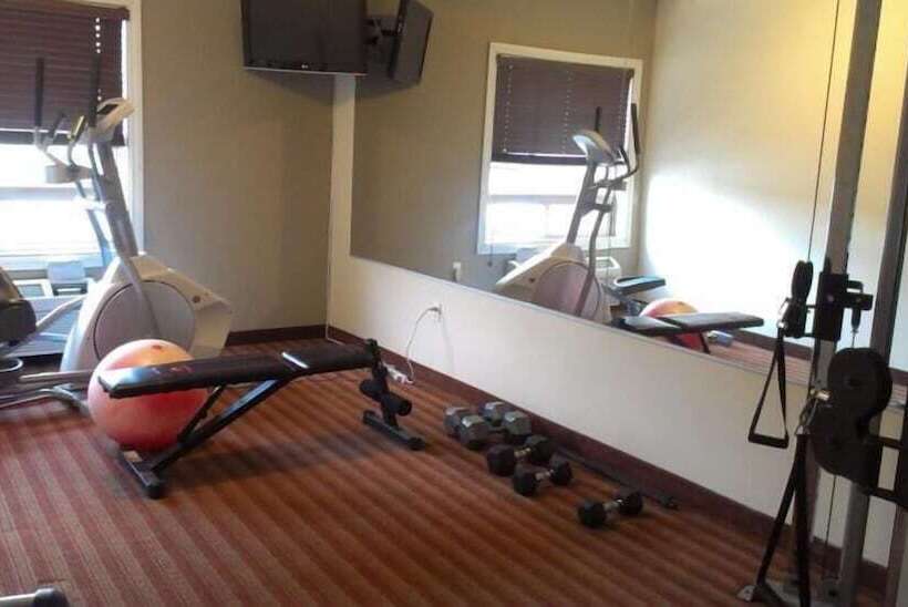 Отель Sigma Inn & Suites Hudson's Hope